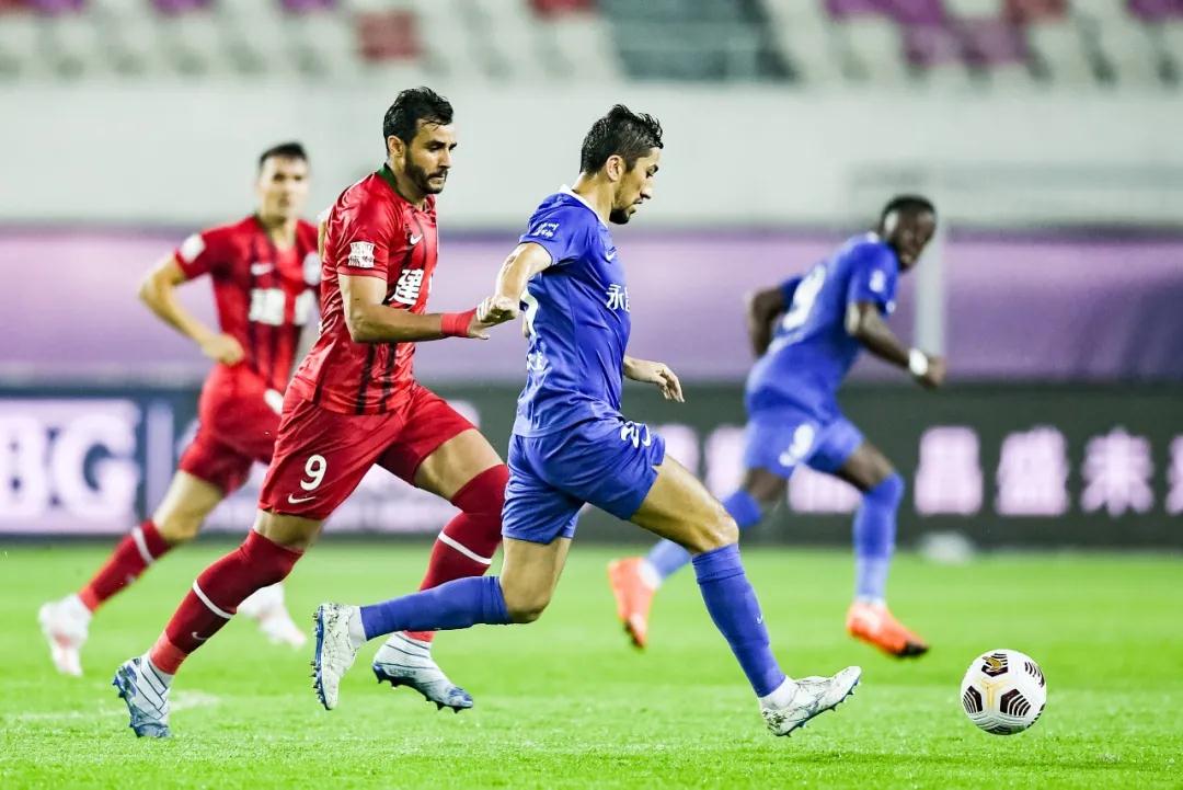 احتواء الحكام للزمالكتحليل معمق لتأثير التحكيم على أداء الفريق